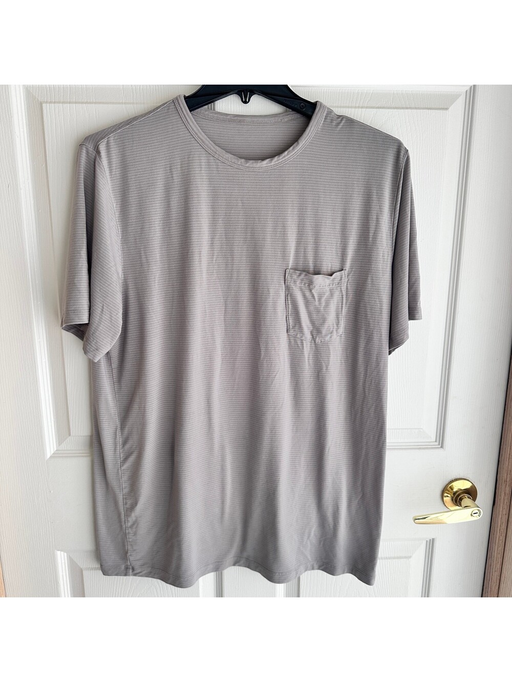 Vuori Men's Lightweight Gray Pocket T-Shirt XL